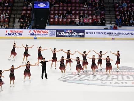 Lines of skaters passing through each other