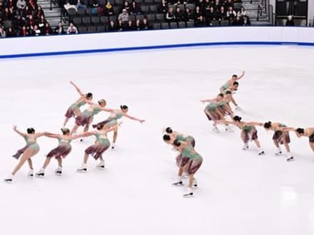 Skaters rotating together along connected spokes
